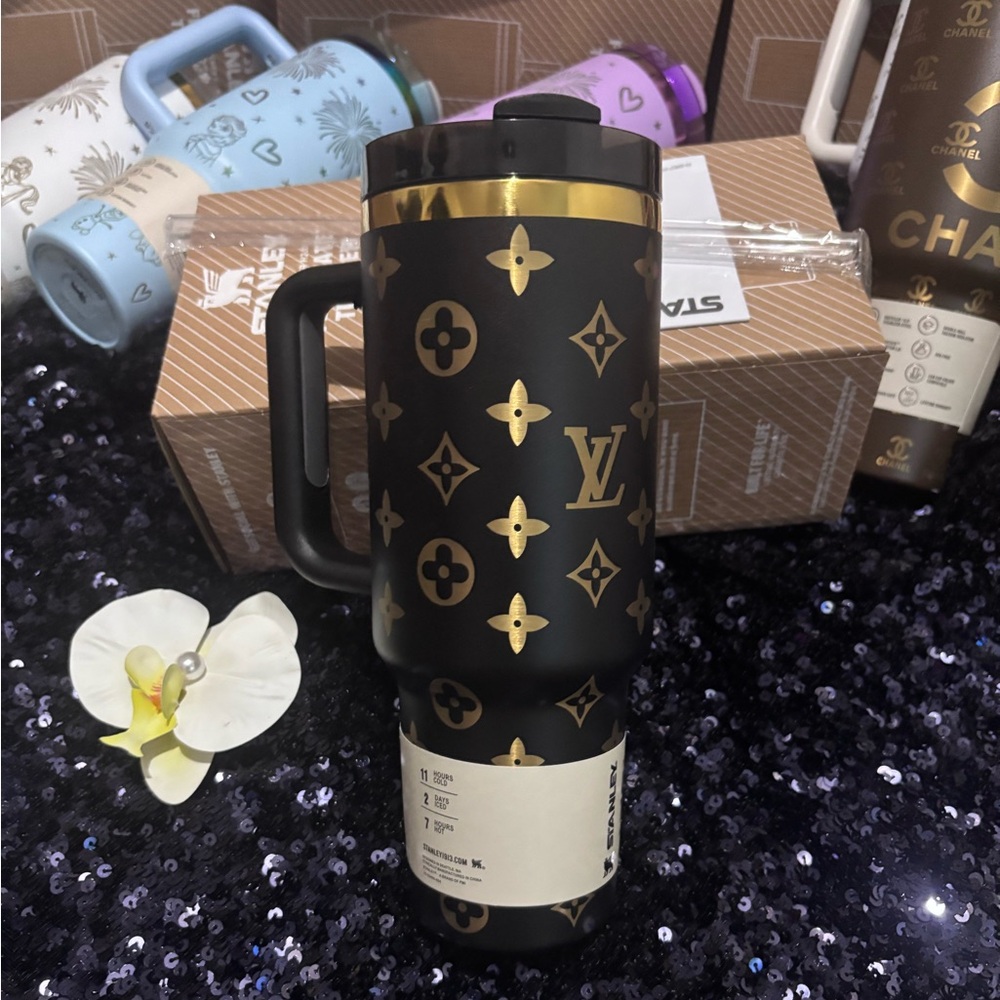 Perfect  gift for him🎁Tumbler black and gold - Picture 2 of 4